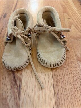 Minnetonka Kids Suede Moccasins in Tan